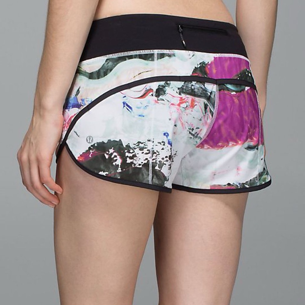 LULULEMON Shorts Size 6 Run Speed Pigment Wave Multi Black